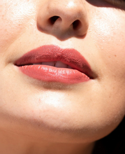 Cargar imagen en el visor de la galería, Ere Perez Crayon con Coco Charm